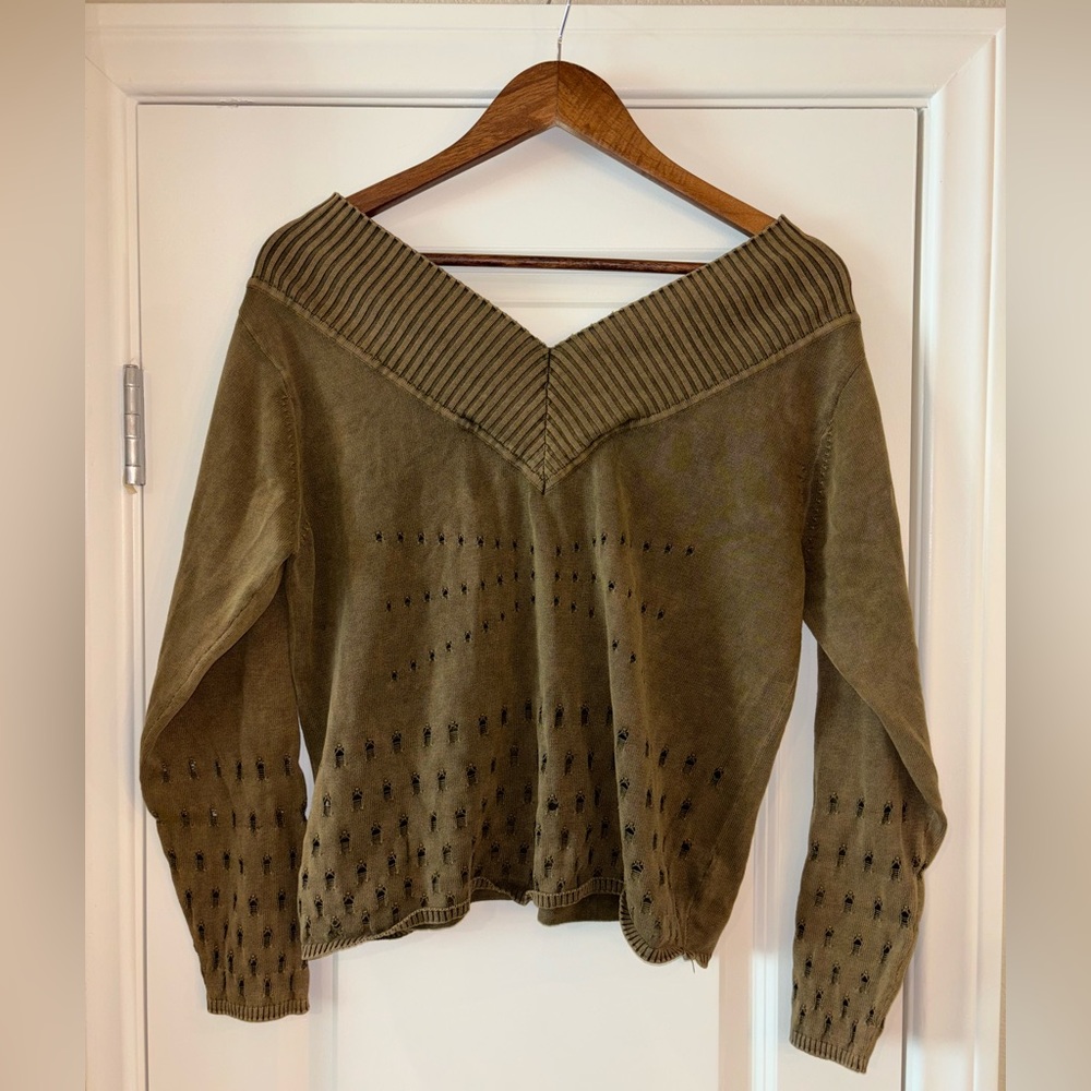 Unique Olive Green V-Neck Top with Long Sleeves and Decorative Pattern